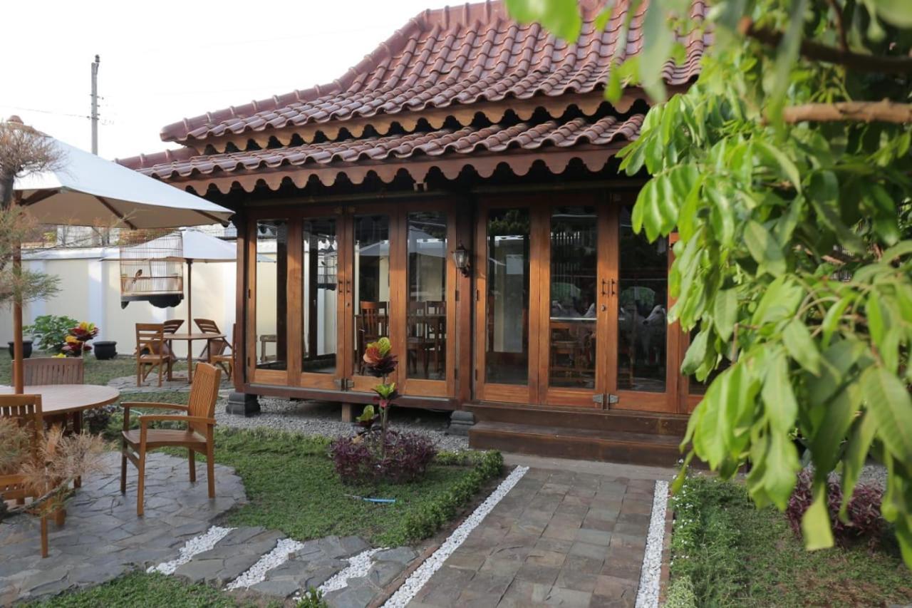 Dem Ayem Heritage Guest House Джок'якарта Екстер'єр фото