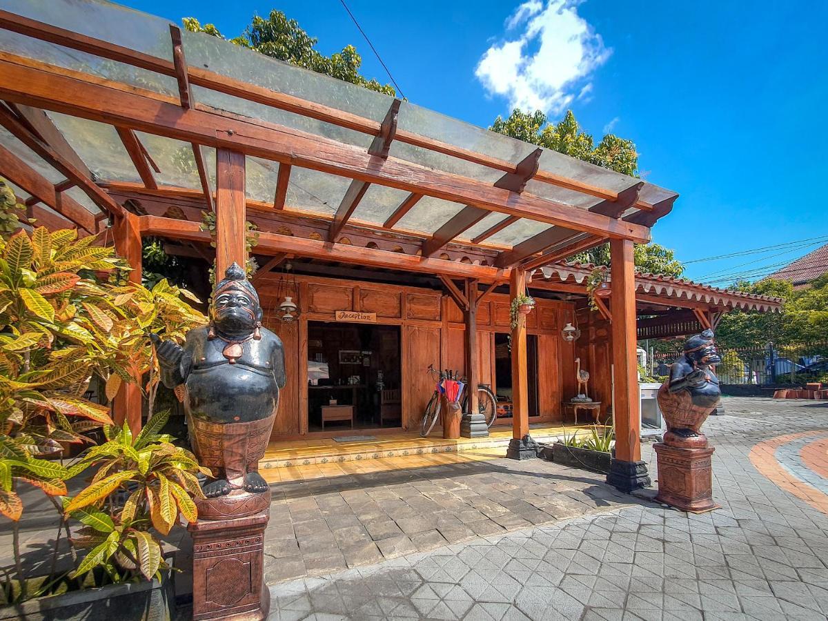 Dem Ayem Heritage Guest House Джок'якарта Екстер'єр фото