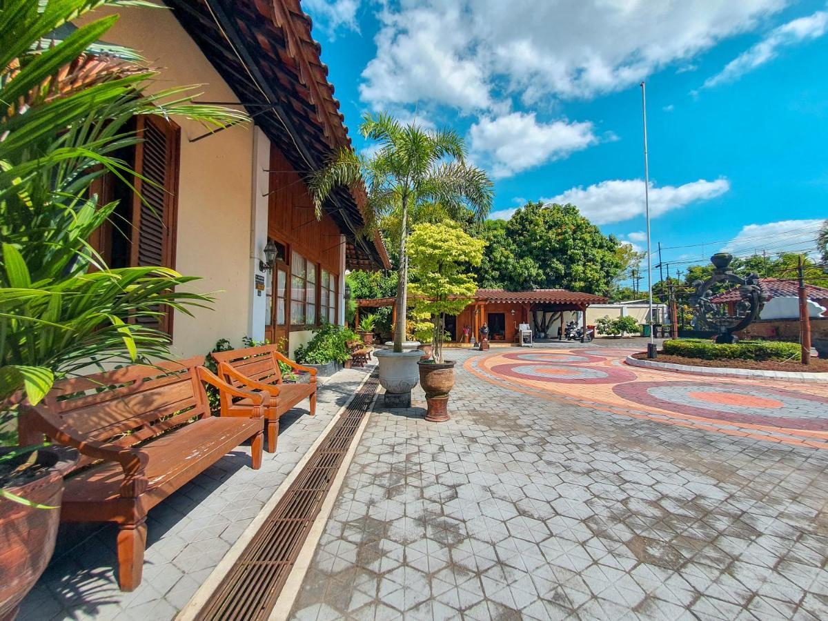 Dem Ayem Heritage Guest House Джок'якарта Екстер'єр фото